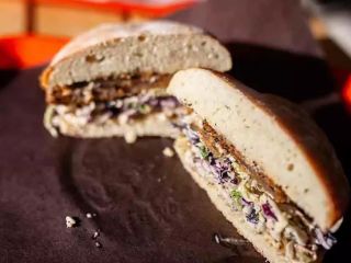 Sandwicherie/Caviste à vendre au cœur du Mile End. REF#17122