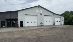 Garage avec bâtisse commercial-Industriel REF#16576