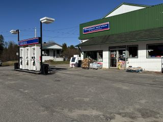 Terrain + Station service + maison + dépanneur + grand garage REF#17065
