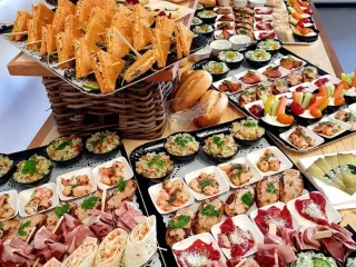 Entreprise traiteur à vendre - Stable - 2 boutiques de repas cuisinés - buffets corporatifs et résidentiels en expansion REF#17102