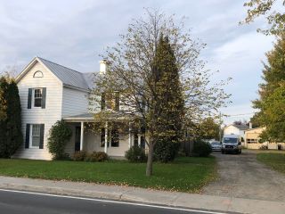 Maison avec commercial restrictif avec terrain divisible pour construction plex et ou pour entreprise  REF#16920
