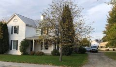 Maison avec commercial restrictif avec terrain divisible pour construction plex et ou pour entreprise  REF#16920