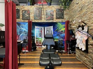 Studio de tatouage et perçage avec bijouterie REF#17038