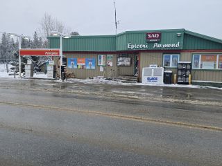 Epicerie avec station service, agences SAQ, maison annexée REF#17128