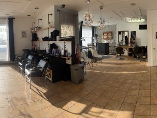 Salon de coiffure à vendre REF#17075