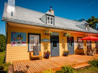 Magnifique propriété avec crèmerie, confiserie et maison d'antan REF#16922