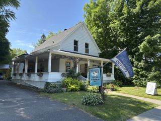 Boutique établie et adorée au cœur de Bromont : Bibop et Loula REF#16878