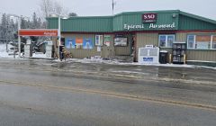 Epicerie avec station service, agences SAQ, maison annexée REF#17128