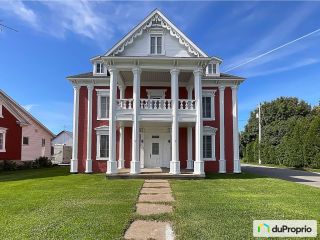 Superbe MAISON ANCESTRALE - Quadruplex, située au cœur du village de Yamachiche en Mauricie entre Montréal et Québec! REF#16826