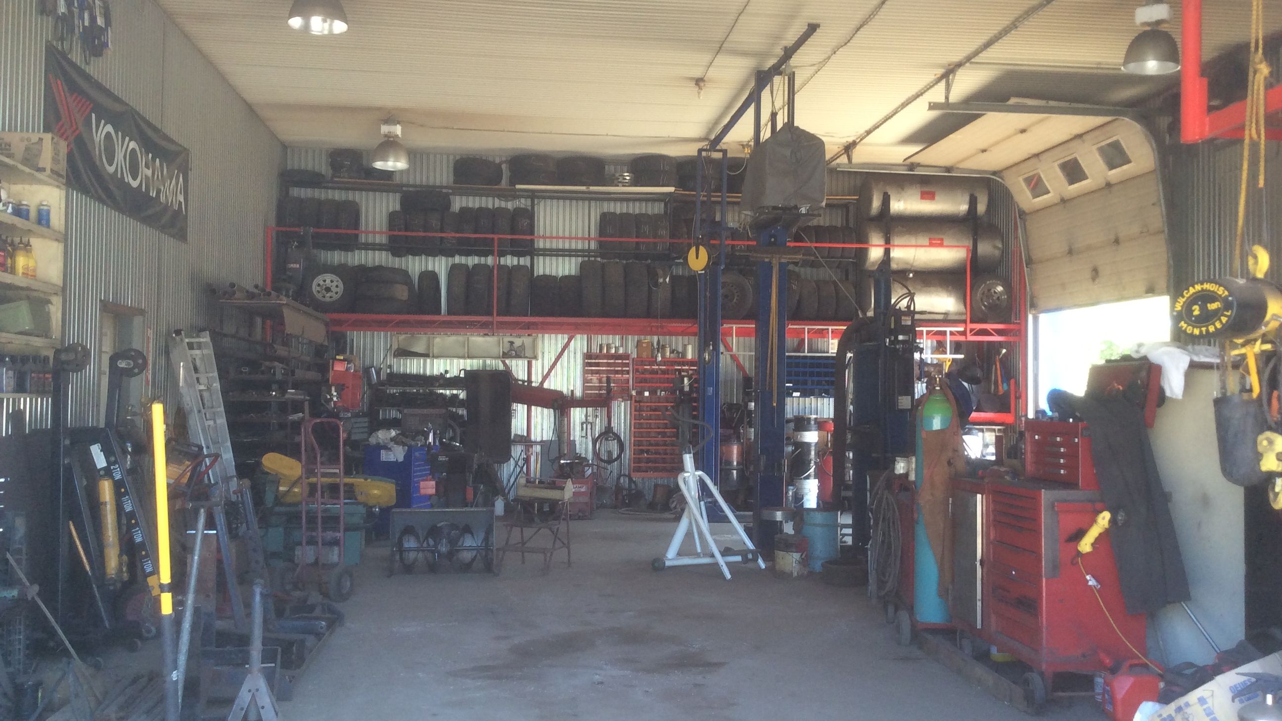 15730Garage mécanique / Atelier soudure